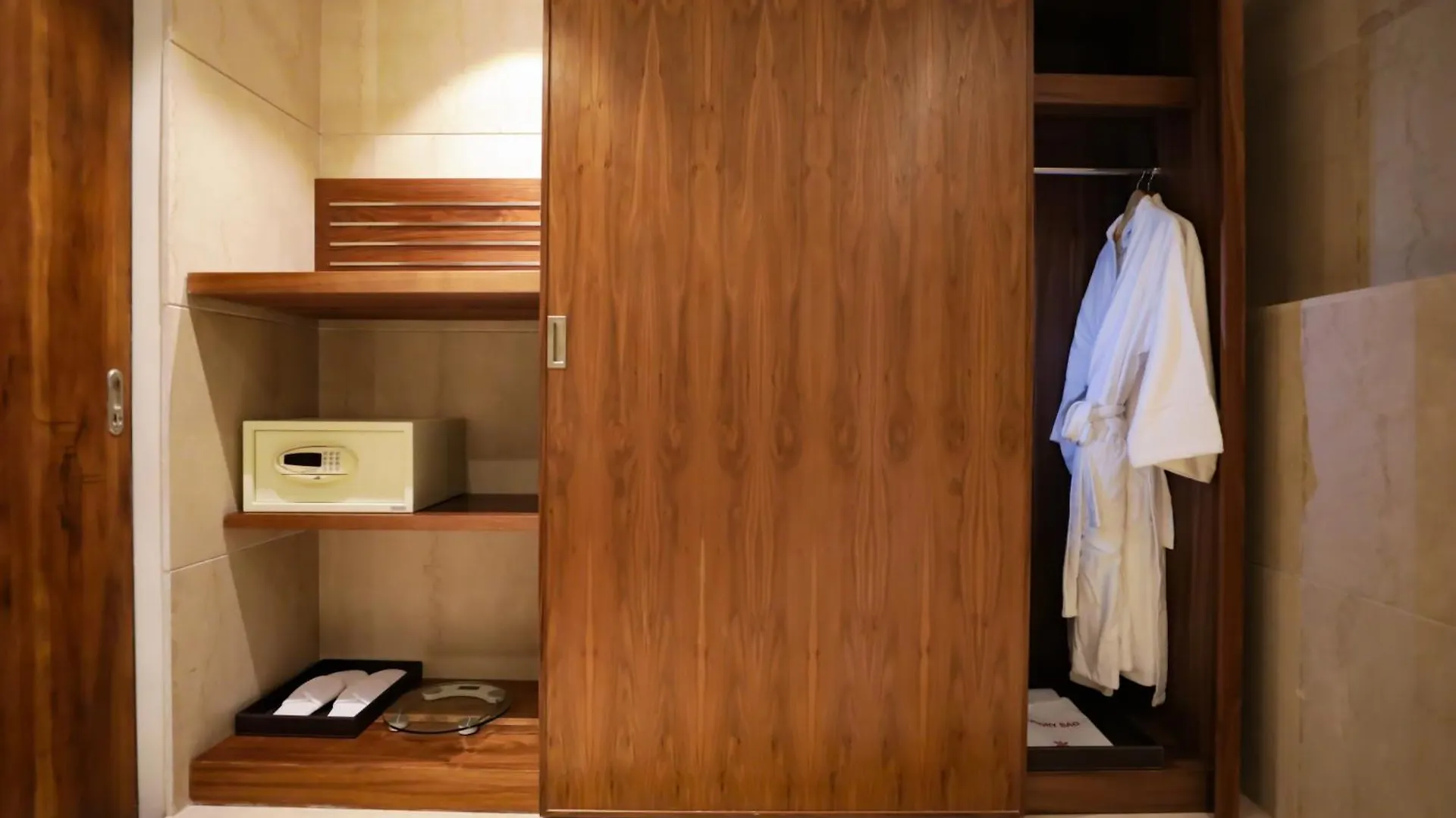 Regenta Suites Gurugram, Sohna Road, Sector 49 Gurgaon 4*,  India