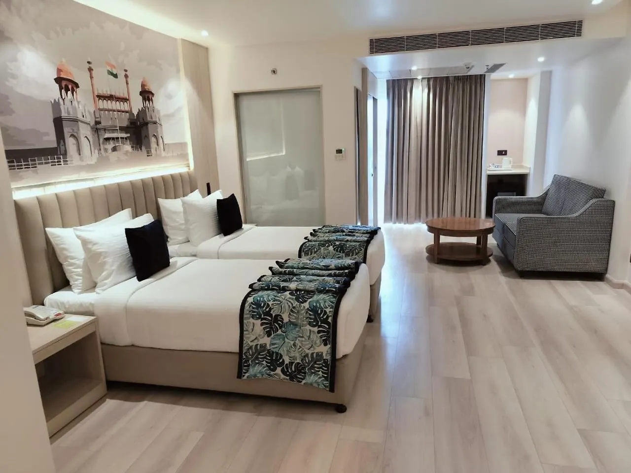 Regenta Suites Gurugram, Sohna Road, Sector 49 Gurgaon 4*,