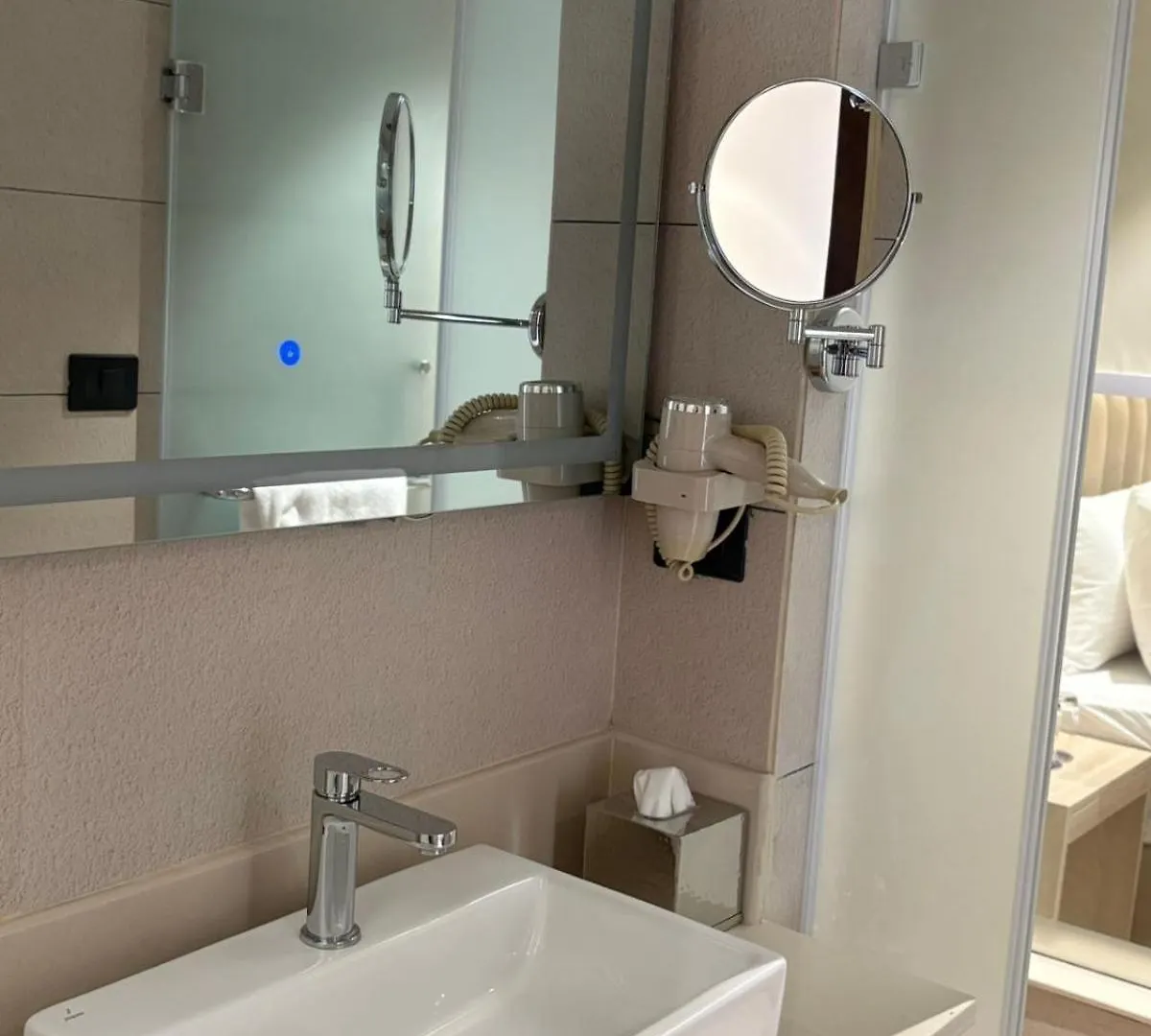 Regenta Suites Gurugram, Sohna Road, Sector 49 Gurgaon Hotel